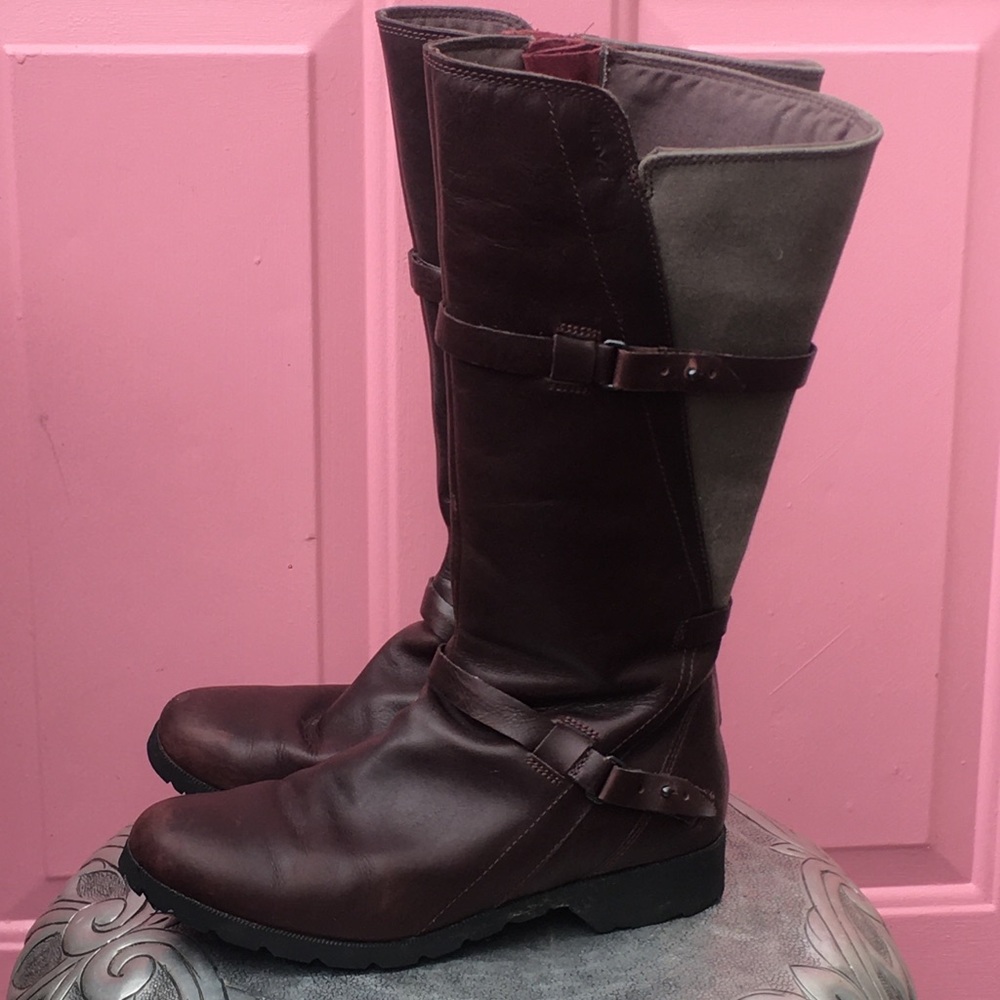 Teva waterproof leather & Duck Boots! 7.5